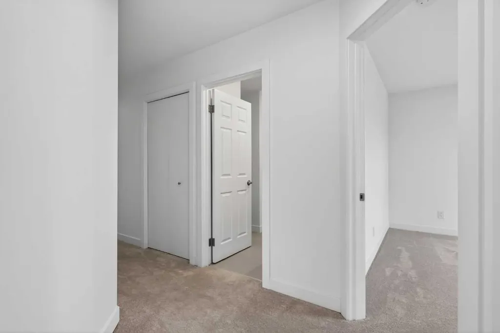 416 Thornhill Place NW Calgary AB T2K 2S5