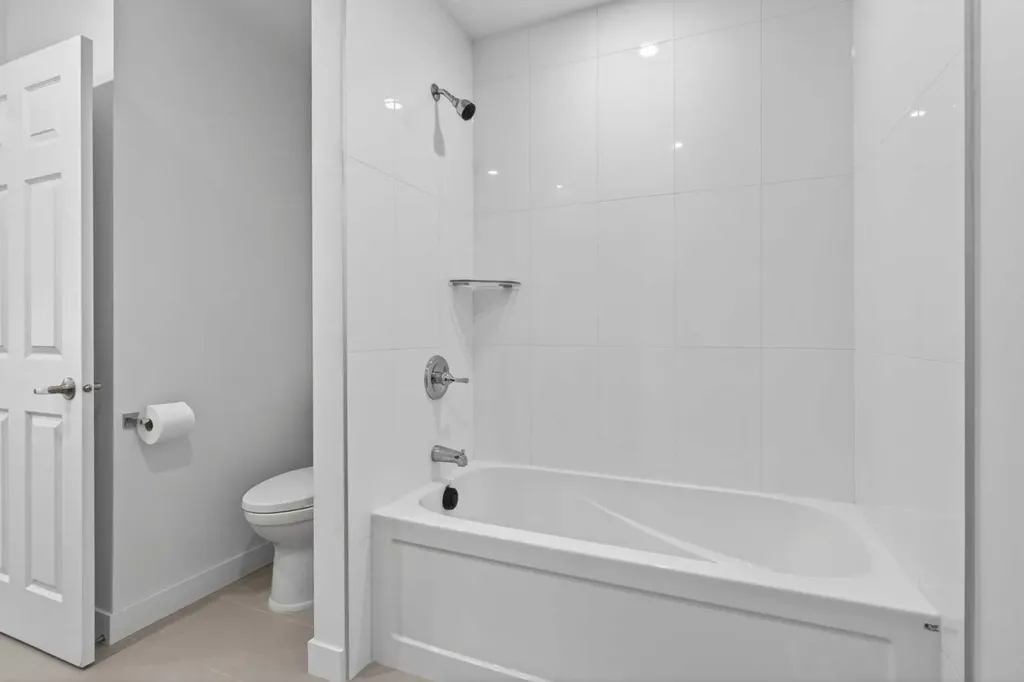 416 Thornhill Place NW Calgary AB T2K 2S5