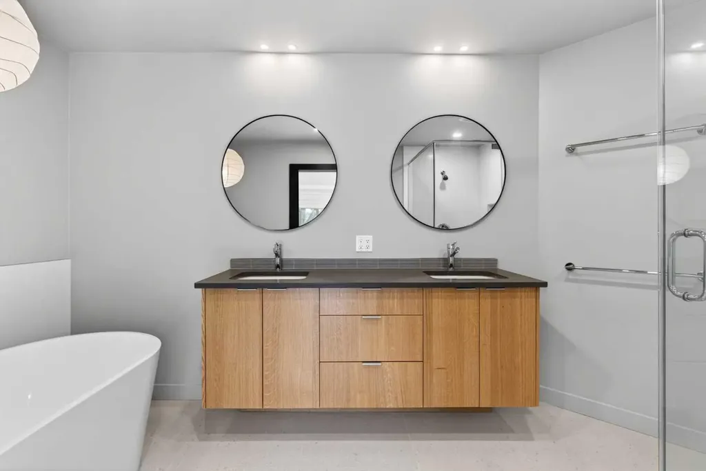 416 Thornhill Place NW Calgary AB T2K 2S5