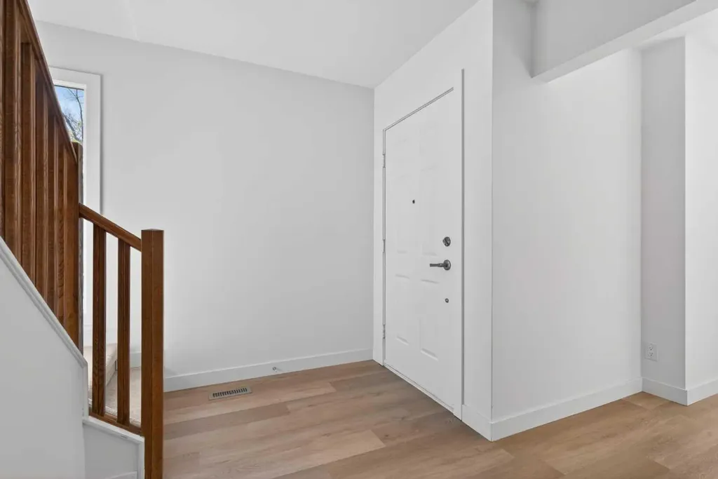 416 Thornhill Place NW Calgary AB T2K 2S5