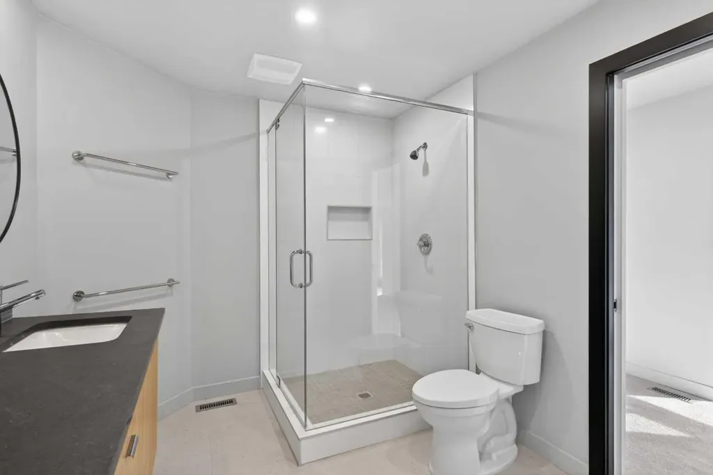 416 Thornhill Place NW Calgary AB T2K 2S5
