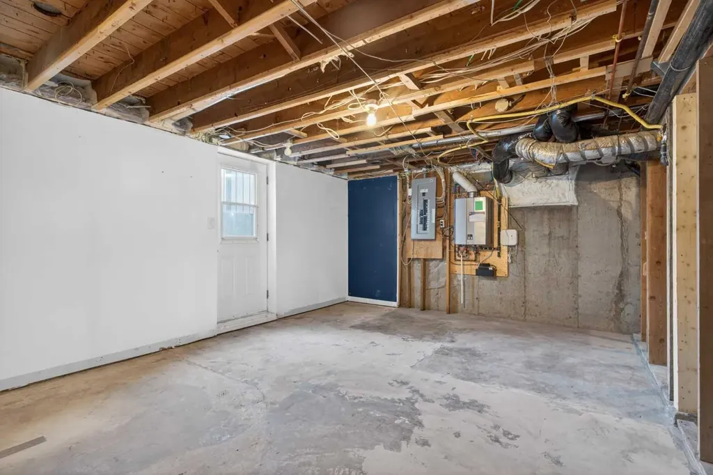416 Thornhill Place NW Calgary AB T2K 2S5