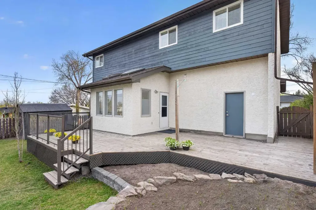 416 Thornhill Place NW Calgary AB T2K 2S5