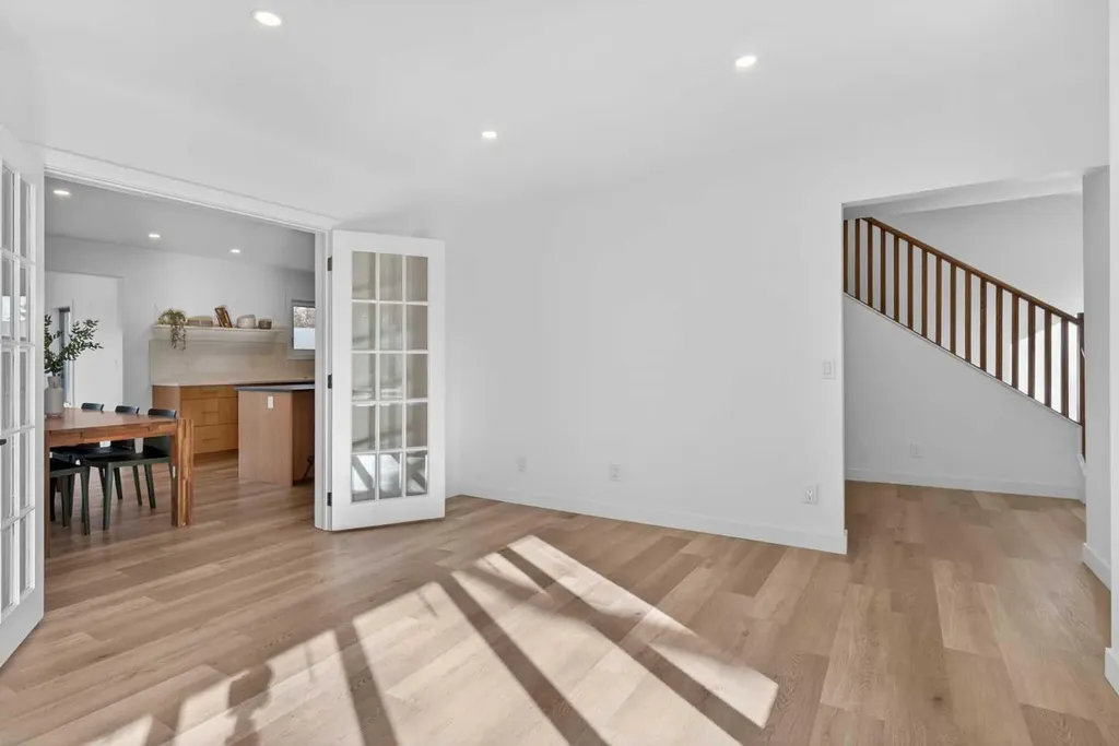 416 Thornhill Place NW Calgary AB T2K 2S5