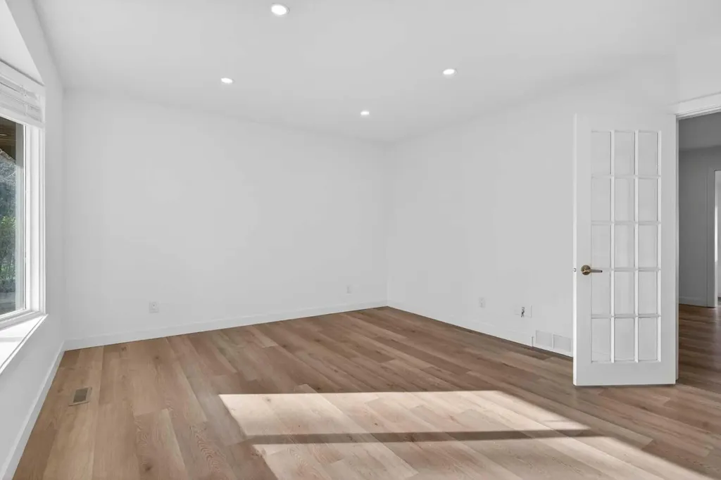 416 Thornhill Place NW Calgary AB T2K 2S5