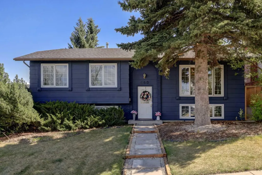 460 Parkridge Crescent SE Calgary AB T2J 5A9