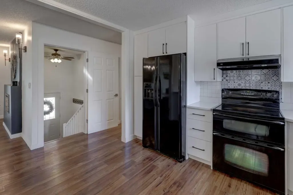 460 Parkridge Crescent SE Calgary AB T2J 5A9