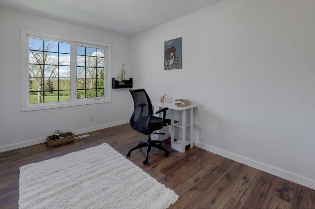 460 Parkridge Crescent SE Calgary AB T2J 5A9