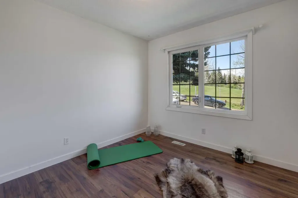 460 Parkridge Crescent SE Calgary AB T2J 5A9