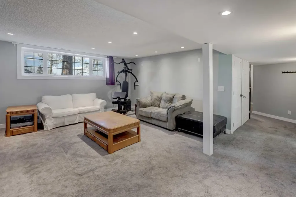 460 Parkridge Crescent SE Calgary AB T2J 5A9