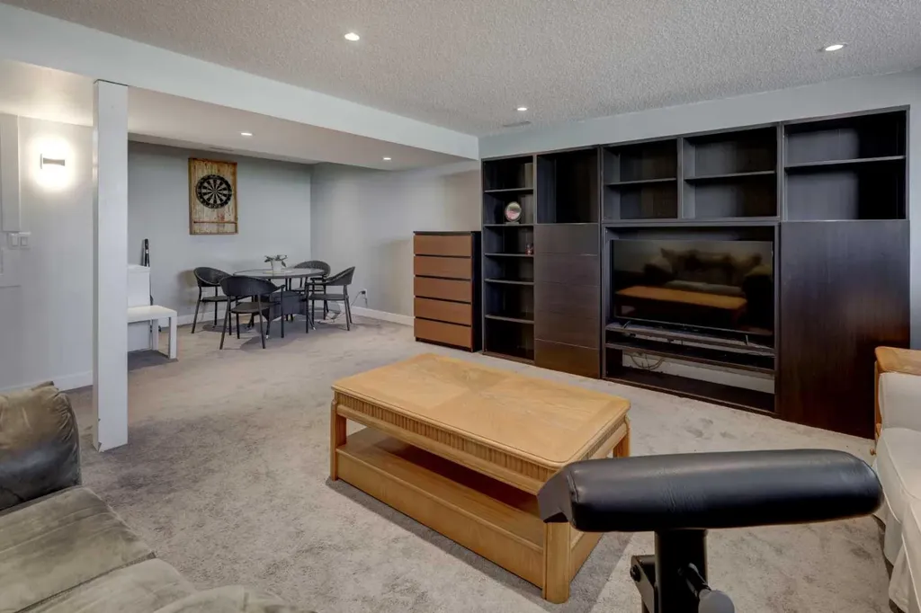 460 Parkridge Crescent SE Calgary AB T2J 5A9