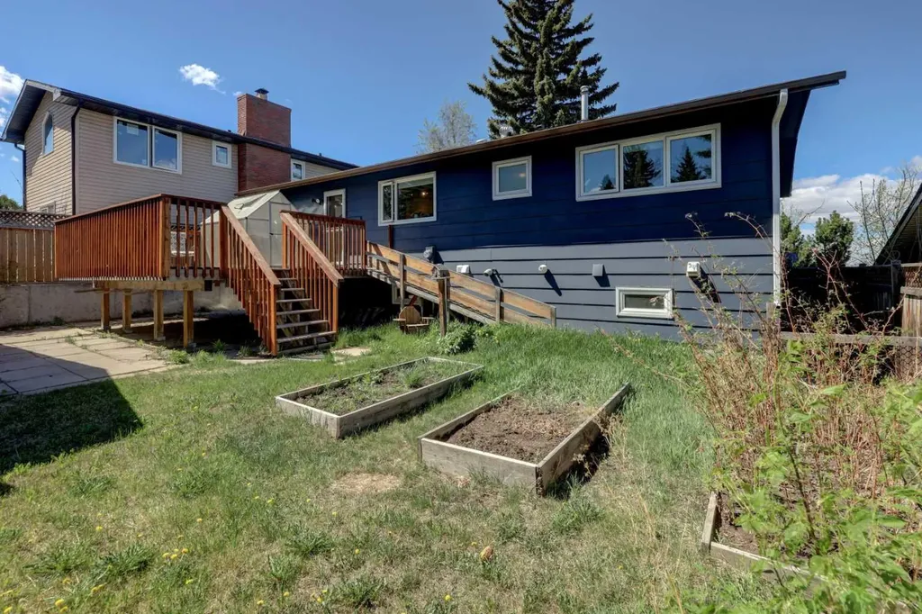 460 Parkridge Crescent SE Calgary AB T2J 5A9