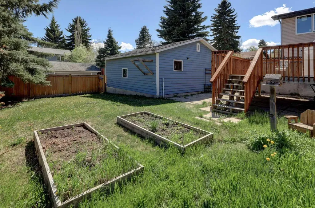 460 Parkridge Crescent SE Calgary AB T2J 5A9