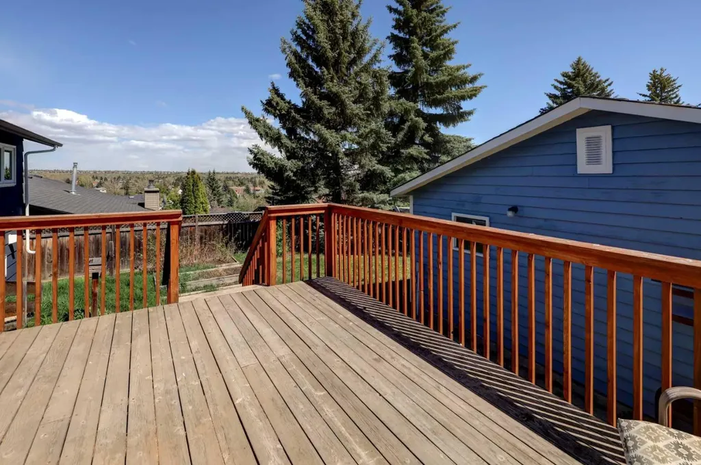 460 Parkridge Crescent SE Calgary AB T2J 5A9
