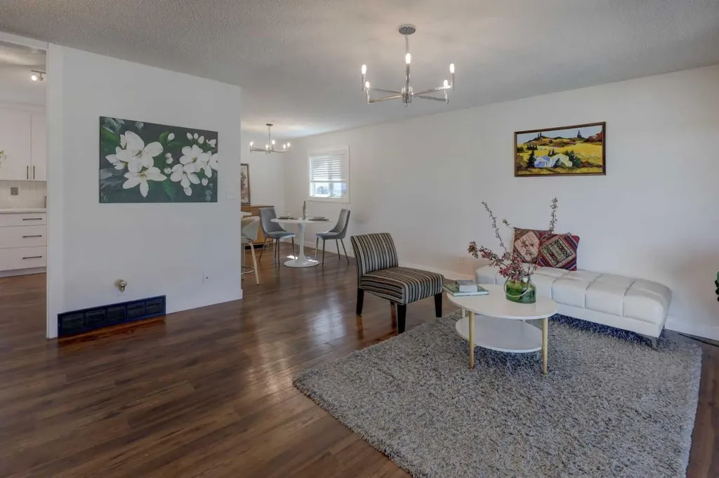 460 Parkridge Crescent SE Calgary AB T2J 5A9