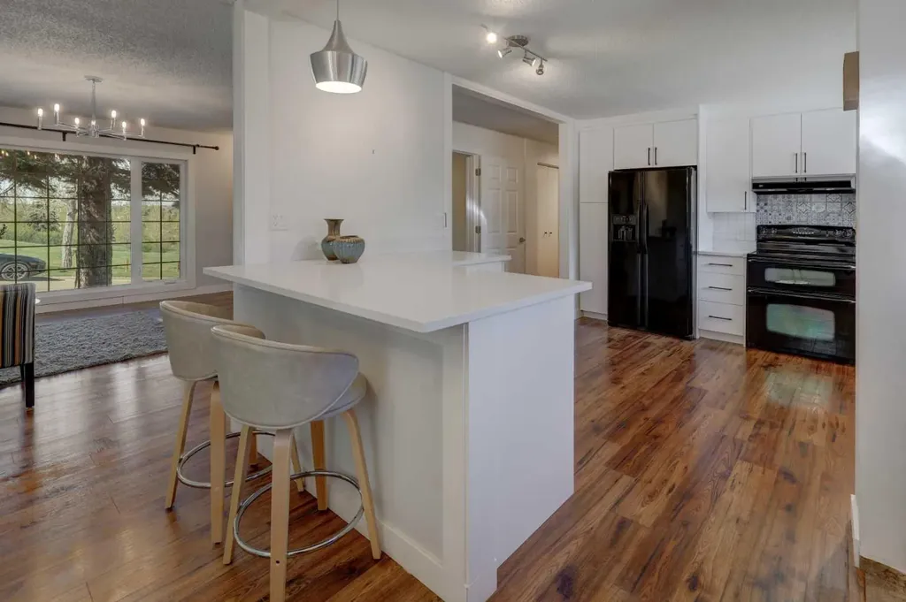 460 Parkridge Crescent SE Calgary AB T2J 5A9