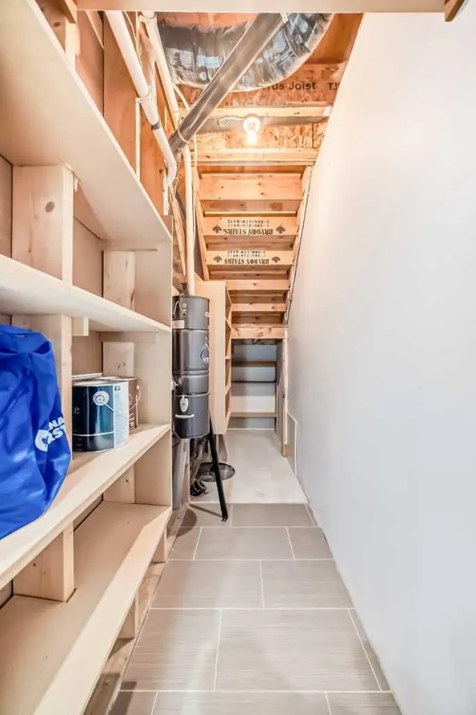 3825 1 Street NE Calgary AB T2E 3E1