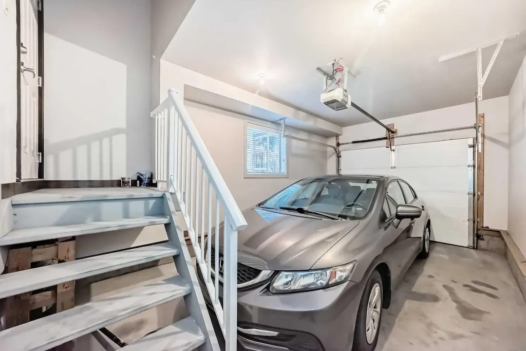 3825 1 Street NE Calgary AB T2E 3E1