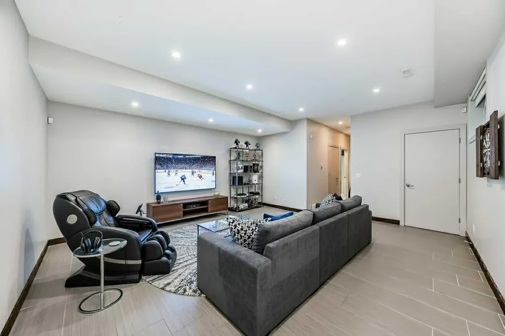 3825 1 Street NE Calgary AB T2E 3E1