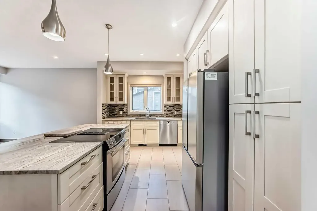 3825 1 Street NE Calgary AB T2E 3E1