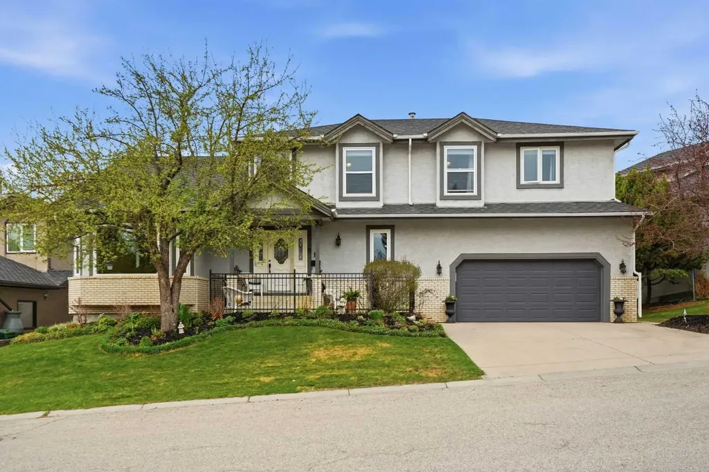 19 Hawkside Close NW Calgary AB T3G 3K3