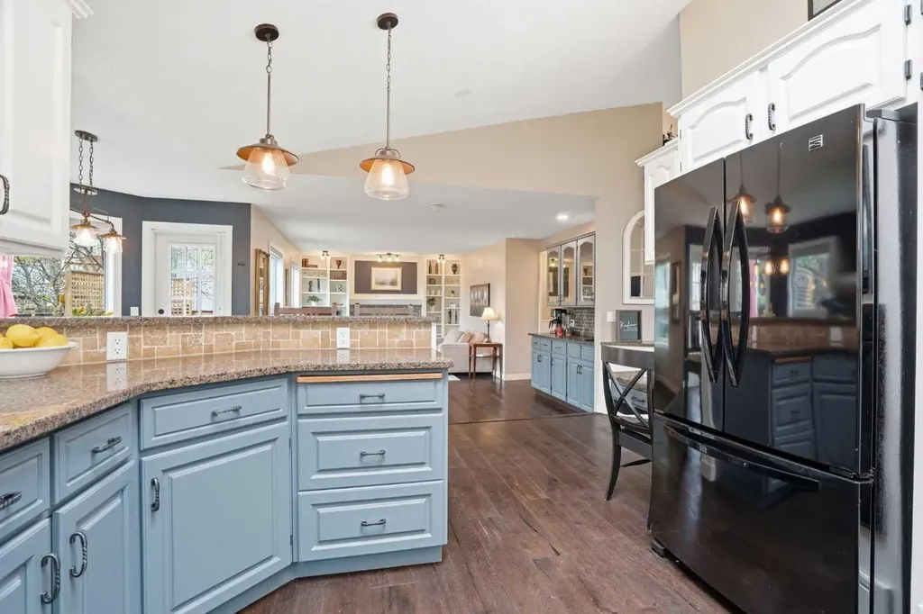 19 Hawkside Close NW Calgary AB T3G 3K3