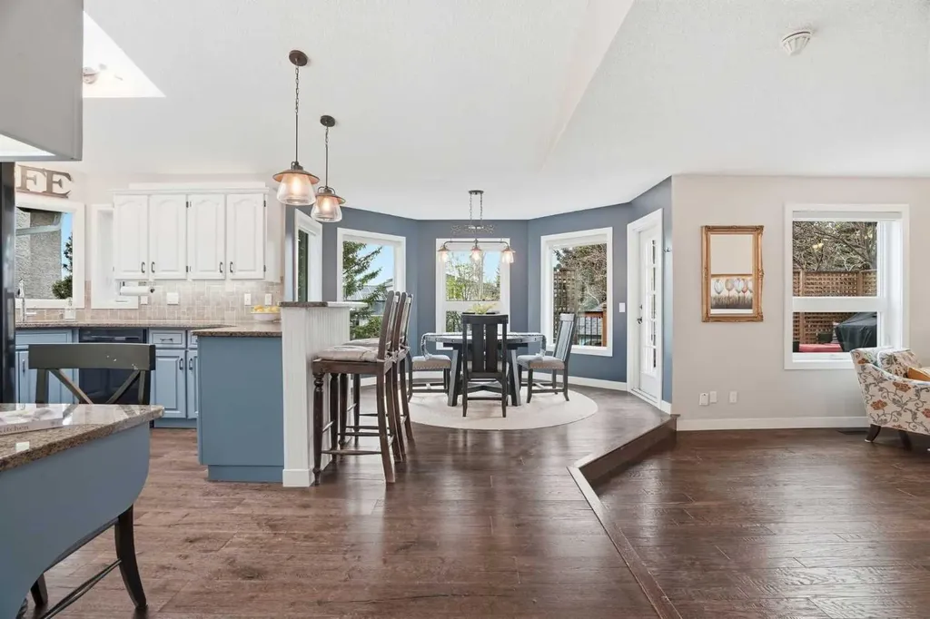 19 Hawkside Close NW Calgary AB T3G 3K3