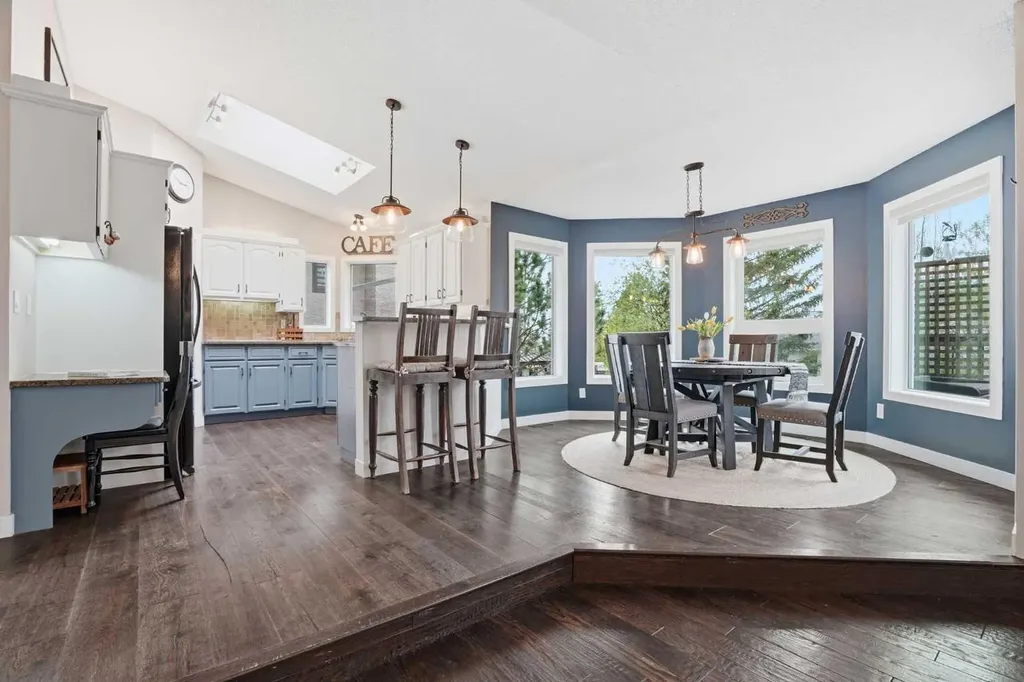 19 Hawkside Close NW Calgary AB T3G 3K3
