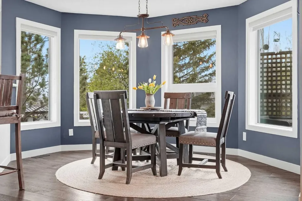 19 Hawkside Close NW Calgary AB T3G 3K3