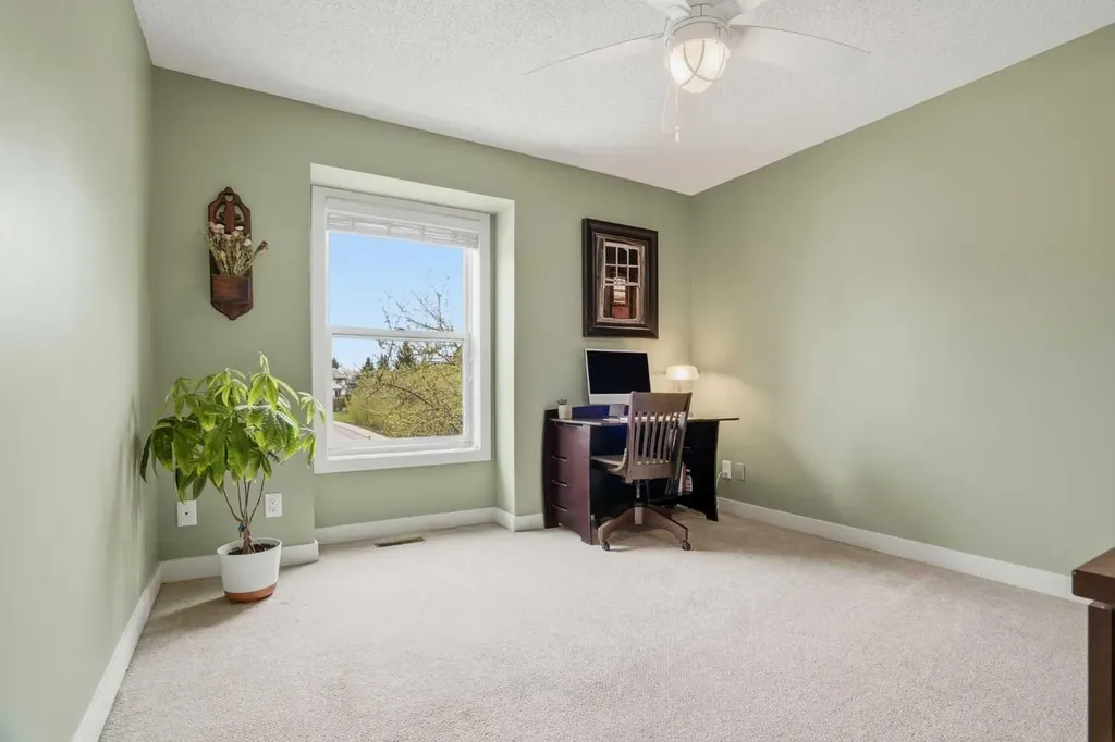 19 Hawkside Close NW Calgary AB T3G 3K3