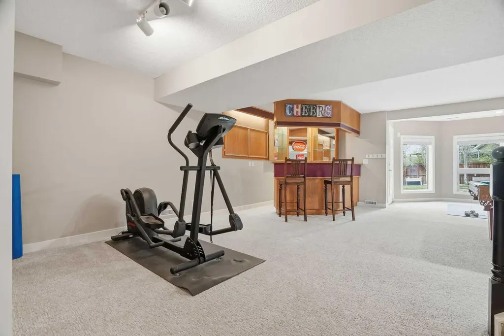19 Hawkside Close NW Calgary AB T3G 3K3