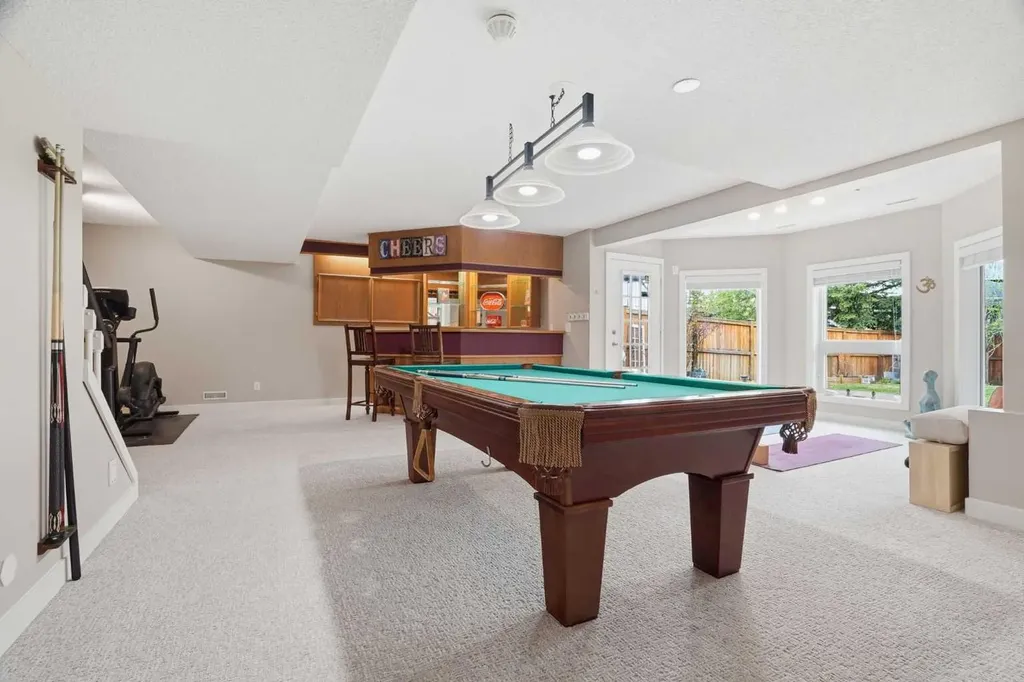 19 Hawkside Close NW Calgary AB T3G 3K3
