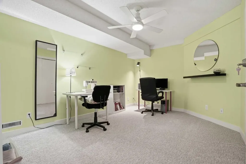 19 Hawkside Close NW Calgary AB T3G 3K3