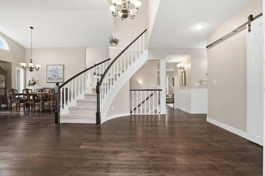 19 Hawkside Close NW Calgary AB T3G 3K3