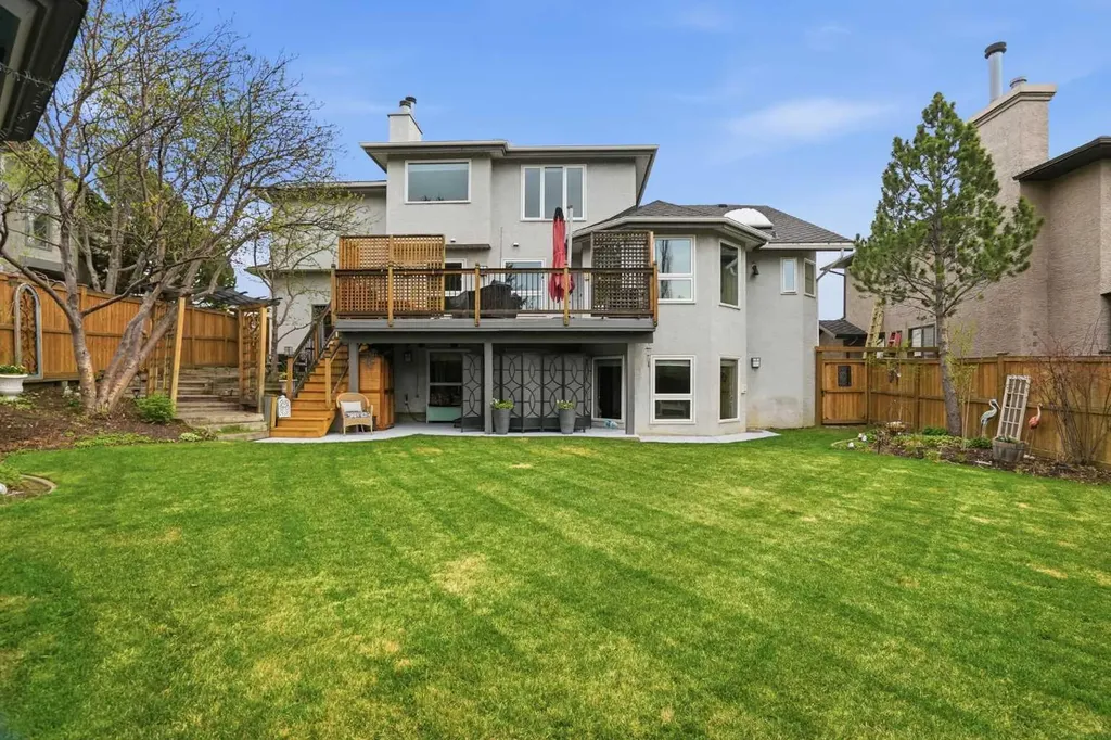 19 Hawkside Close NW Calgary AB T3G 3K3
