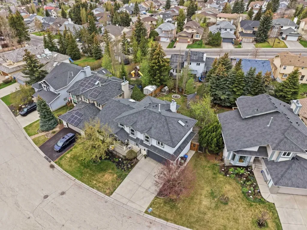 19 Hawkside Close NW Calgary AB T3G 3K3