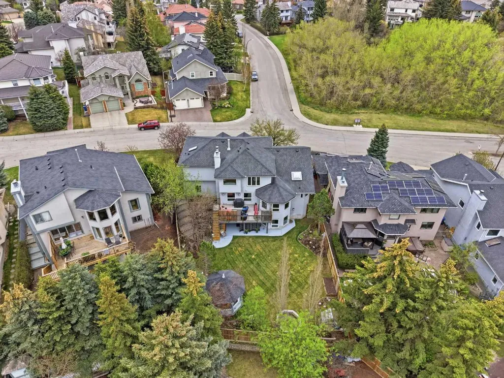 19 Hawkside Close NW Calgary AB T3G 3K3