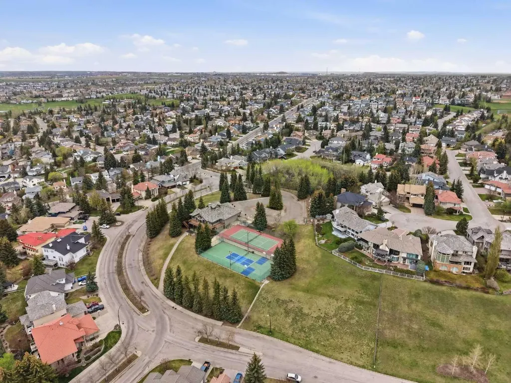 19 Hawkside Close NW Calgary AB T3G 3K3
