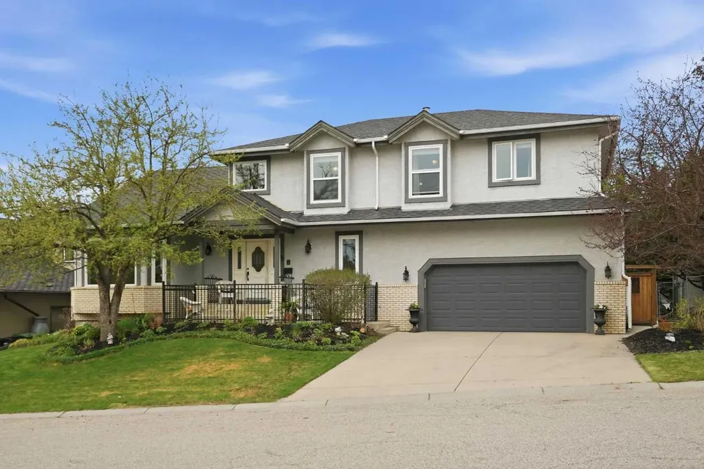 19 Hawkside Close NW Calgary AB T3G 3K3