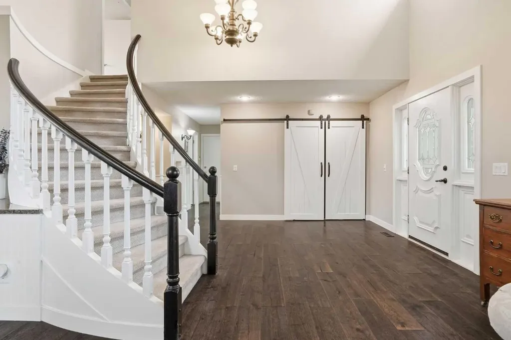 19 Hawkside Close NW Calgary AB T3G 3K3