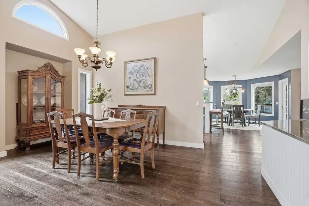 19 Hawkside Close NW Calgary AB T3G 3K3