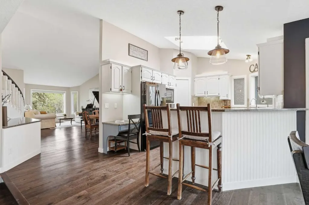19 Hawkside Close NW Calgary AB T3G 3K3