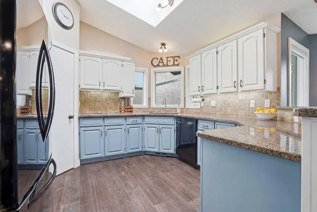 19 Hawkside Close NW Calgary AB T3G 3K3