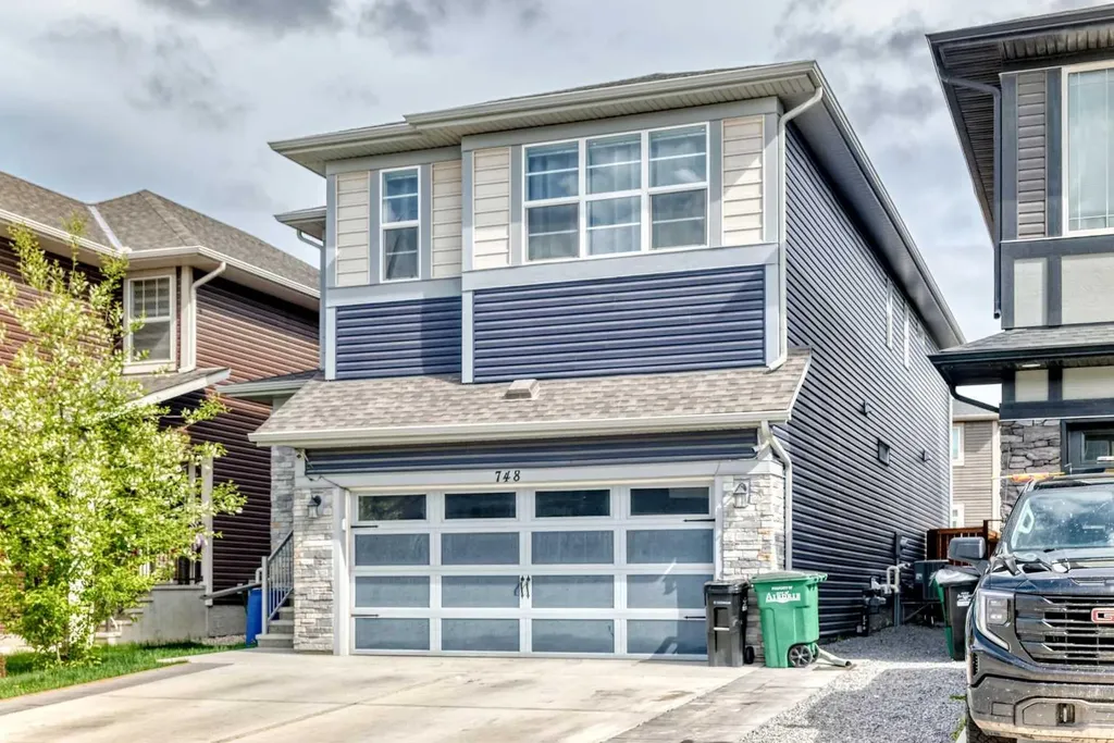 748 Midtown Drive SW Airdrie AB T4B 4K5