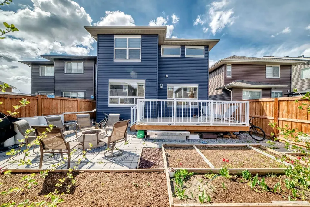 748 Midtown Drive SW Airdrie AB T4B 4K5