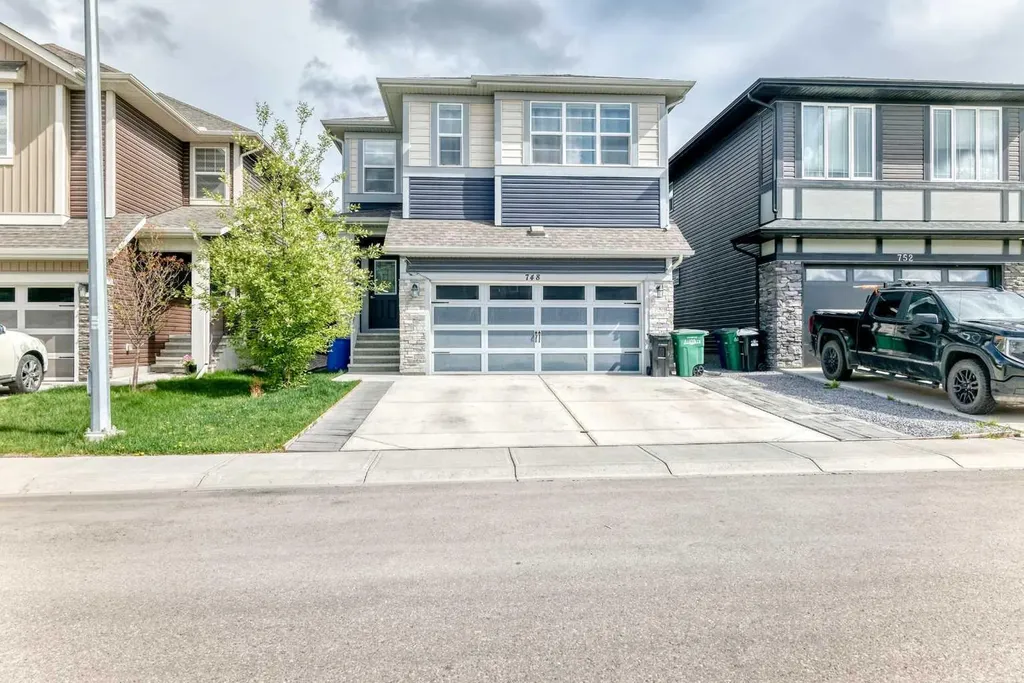 748 Midtown Drive SW Airdrie AB T4B 4K5