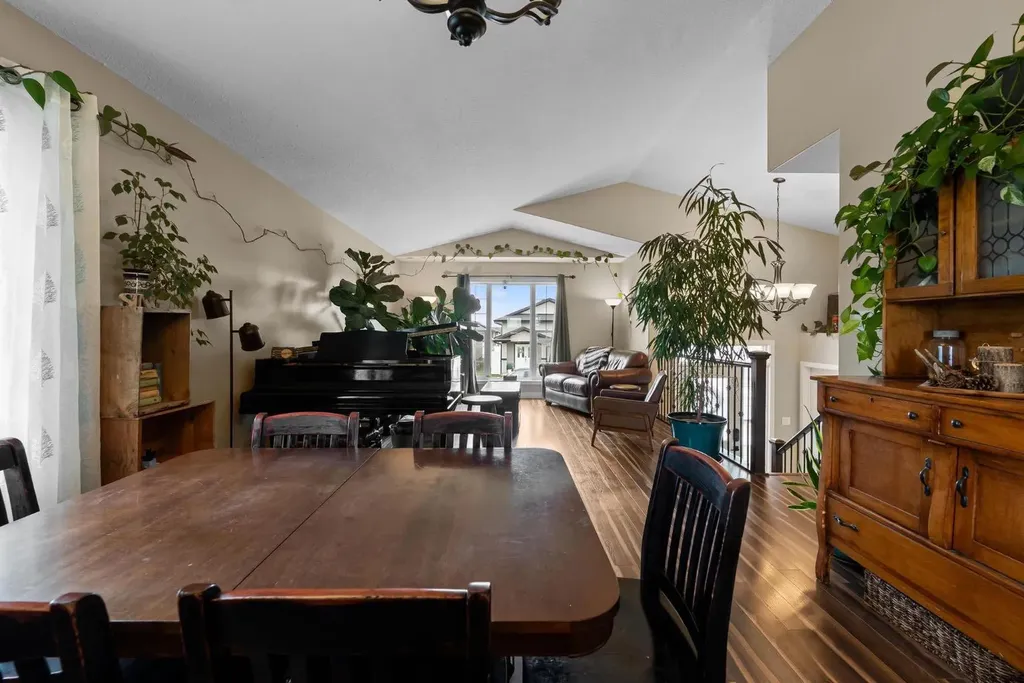 4418 75 Street Camrose AB T4V 5C9
