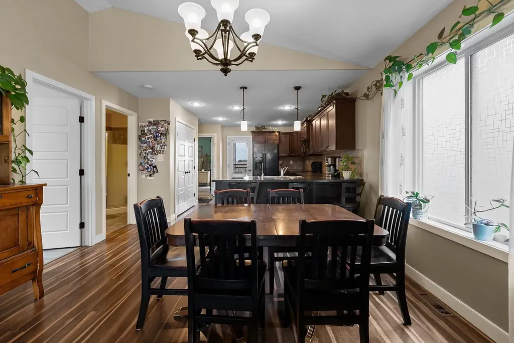 4418 75 Street Camrose AB T4V 5C9