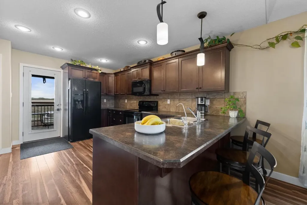4418 75 Street Camrose AB T4V 5C9