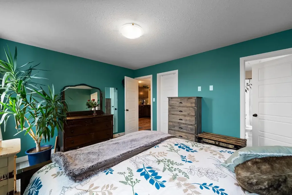 4418 75 Street Camrose AB T4V 5C9